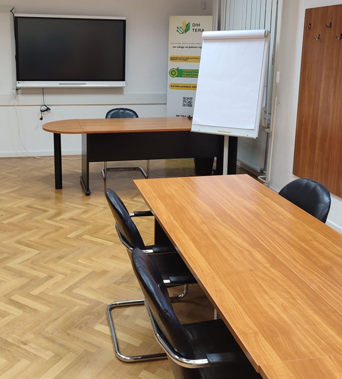 Slika Najam seminarske sobe/STEM učionice po satu